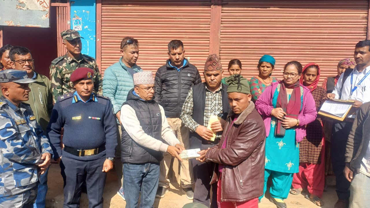 रुकुम पश्चिमः मृतकका परिवारलाई पहिलो दिन २५ लाख राहत वितरण  